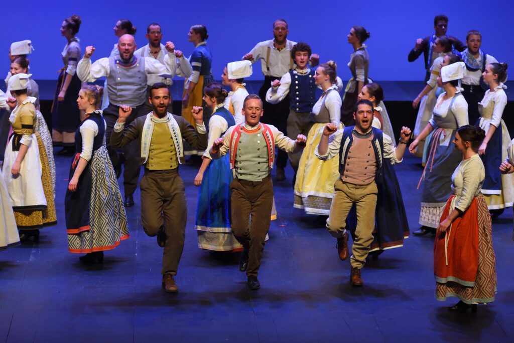 Notre Petit Monde - Spectacle Danse Bretonne - Eostiged ar Stangala