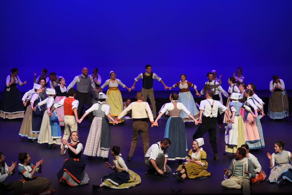 Notre Petit Monde - Spectacle Danse Bretonne - Eostiged ar Stangala